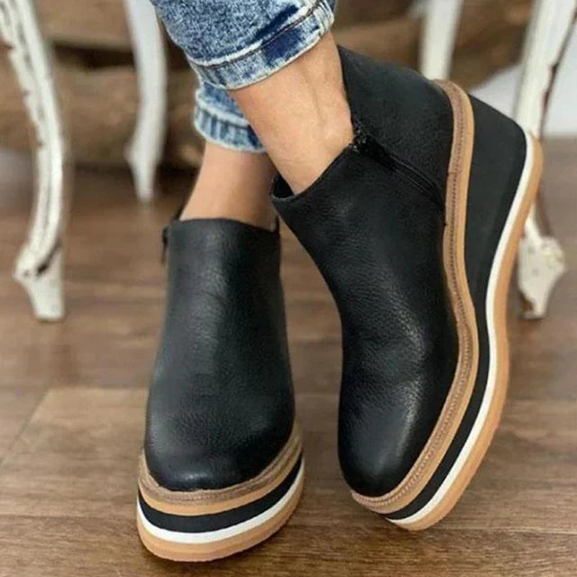 Deborah elegant ankle boots - wedge sole detail