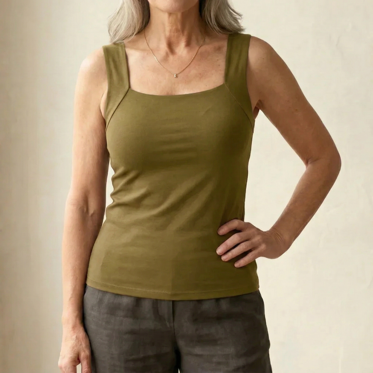 Women's comfortable built-in support tank top in green