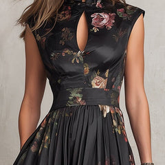Halima keyhole slim-fit maxi dress in black – detail