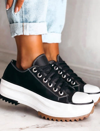 Bettina platform shoes in Black