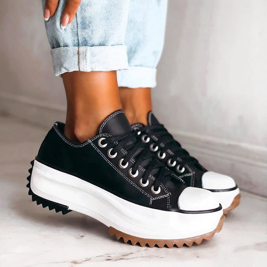 Bettina platform shoes in Black